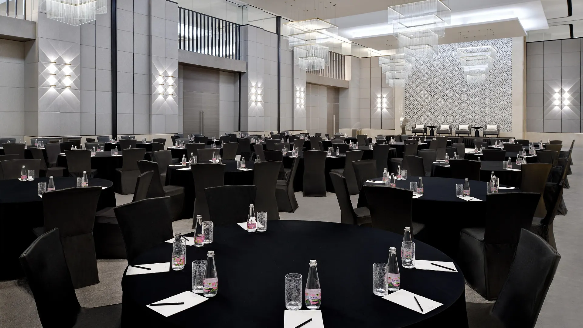 Kempinski Central Avenue Dubai 5*,