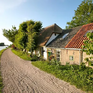 **** Bed & Breakfast Rechthuis Van Zouteveen Nederland